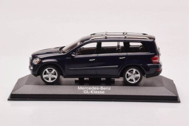 Mercedes GL X164 タンザナイトブルー Minichamps 1:43