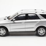 Mercedes M-Class W166 イリジウムシルバー メタリック Minichamps 1:18 - image 4 of 8