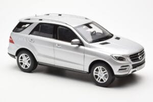Mercedes M-Class W166 イリジウムシルバー メタリック Minichamps 1:18 B66960064 メタル - 画像 6/8