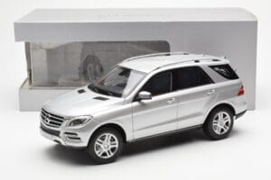 Mercedes M-Class W166 イリジウムシルバー メタリック Minichamps 1:18 B66960064 メタル - 画像 8/8