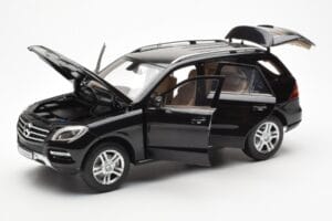 Mercedes M-Class W166 オブシディアンブラック メタリック Minichamps 1:18 B66960063 メタル - 画像 2/8