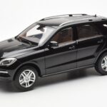 Mercedes M-Class W166 オブシディアンブラック メタリック Minichamps 1:18