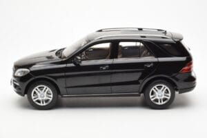 Mercedes M-Class W166 オブシディアンブラック メタリック Minichamps 1:18 B66960063 メタル - 画像 4/8