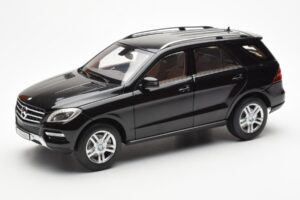 Mercedes M-Class W166 オブシディアンブラック メタリック Minichamps 1:18