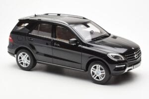 Mercedes M-Class W166 オブシディアンブラック メタリック Minichamps 1:18 B66960063 メタル - 画像 6/8