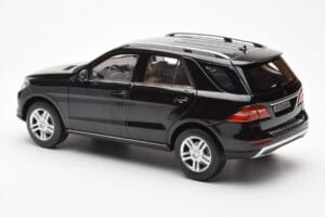 Mercedes M-Class W166 オブシディアンブラック メタリック Minichamps 1:18 B66960063 メタル - 画像 7/8