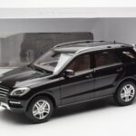Mercedes M-Class W166 オブシディアンブラック メタリック Minichamps 1:18 - image 8 of 8