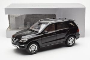 Mercedes M-Class W166 オブシディアンブラック メタリック Minichamps 1:18 B66960063 メタル - 画像 8/8