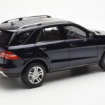 Mercedes M-Class W166 タンザナイトブルー メタリック Minichamps 1:18 - image 3 of 8