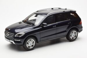 Mercedes M-Class W166 タンザナイトブルー メタリック Minichamps 1:18