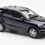 Mercedes M-Class W166 タンザナイトブルー メタリック Minichamps 1:18 - image 6 of 8