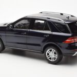 Mercedes M-Class W166 タンザナイトブルー メタリック Minichamps 1:18 - image 7 of 8