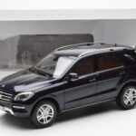 Mercedes M-Class W166 タンザナイトブルー メタリック Minichamps 1:18 - image 8 of 8
