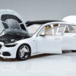 Mercedes Maybach S600 W222 V12 Biturbo ダイヤモンドホワイト Almost Real 1:18 - image 2 of 11