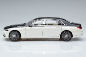 Mercedes Maybach S680 X223 ホワイト Norev 1:18 B66961424 メタル - 画像 4/7
