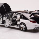 Mercedes Maybach S680 W223 オブシディアンブラック ダイヤモンドホワイト Almost Real 1:18 - image 4 of 7