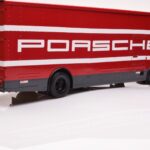 Mercedes O317 Porsche Transporter レッド CMR 1:18 - image 2 of 12