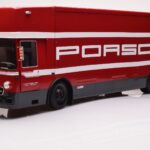 Mercedes O317 Porsche Transporter レッド CMR 1:18