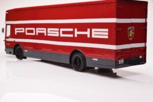 Mercedes O317 Porsche Transporter レッド CMR 1:18 CMR149 メタル - 画像 3/12