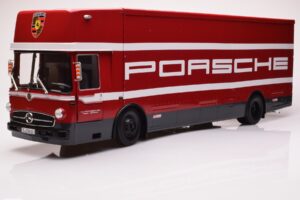 Mercedes O317 Porsche Transporter レッド CMR 1:18