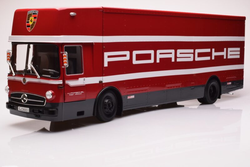 Mercedes O317 Porsche Transporter レッド CMR 1:18