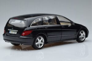 Mercedes R-Class W251 オブシディアンブラック Minichamps 1:18 B66962325 メタル - 画像 3/7