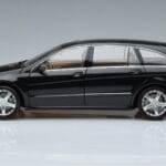 Mercedes R-Class W251 オブシディアンブラック Minichamps 1:18 B66962325 メタル - image 4 of 7