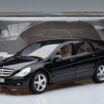 Mercedes R-Class W251 オブシディアンブラック Minichamps 1:18 B66962325 メタル - image 7 of 7