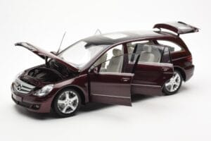 Mercedes R-Class W251 レッド メタリック Minichamps 1:18 150034602 メタル - 画像 2/8