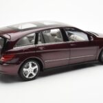 Mercedes R-Class W251 レッド メタリック Minichamps 1:18 - image 3 of 8