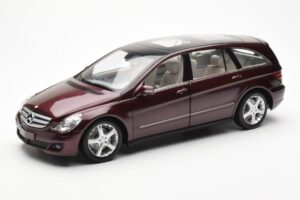 Mercedes R-Class W251 レッド メタリック Minichamps 1:18