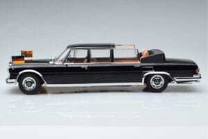 Mercedes 600 Pullman W100 Landaulet Queen Elizabeth II KK-Scale 1:18 KKDC181185 メタル - 画像 3/6