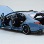 Mercedes S-Class W223 ヴィンテージブルー Norev 1:18 - image 4 of 7
