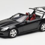 Mercedes SLK R171 オブシディアンブラック メタリック Minichamps 1:18 - image 2 of 9