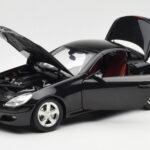 Mercedes SLK R171 オブシディアンブラック メタリック Minichamps 1:18 - image 3 of 9