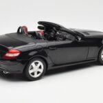 Mercedes SLK R171 オブシディアンブラック メタリック Minichamps 1:18 - image 4 of 9