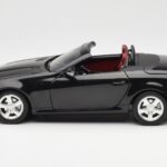 Mercedes SLK R171 オブシディアンブラック メタリック Minichamps 1:18 - image 5 of 9