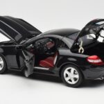 Mercedes SLK R171 オブシディアンブラック メタリック Minichamps 1:18 - image 6 of 9