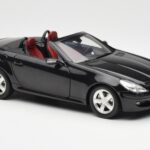 Mercedes SLK R171 オブシディアンブラック メタリック Minichamps 1:18 - image 7 of 9