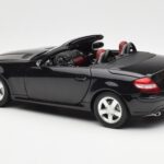 Mercedes SLK R171 オブシディアンブラック メタリック Minichamps 1:18 - image 8 of 9