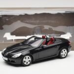 Mercedes SLK R171 オブシディアンブラック メタリック Minichamps 1:18 - image 9 of 9