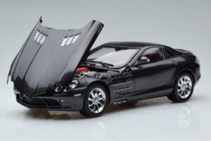 Mercedes SLR McLaren ブラック CMC 1:18 M-045F メタル - 画像 2/10