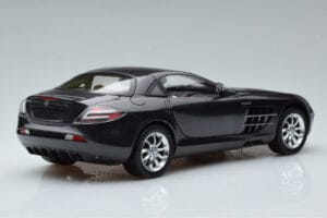 Mercedes SLR McLaren ブラック CMC 1:18 M-045F メタル - 画像 3/10
