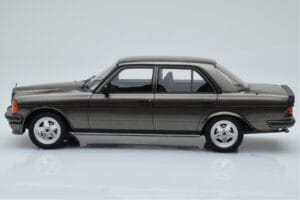Mercedes W123 AMG 280 グレー Otto 1:18 OT750 レジン - 画像 3/6