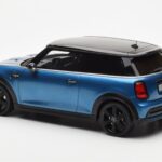 Mini Cooper S F56 Island ブルー Otto 1:18 - image 5 of 6