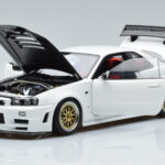 Nissan Skyline GT-R R34 Nismo Z-Tune ホワイト MotorHelix 1:18 - image 2 of 11