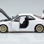 Nissan Skyline GT-R R34 Nismo Z-Tune ホワイト MotorHelix 1:18 - image 4 of 11