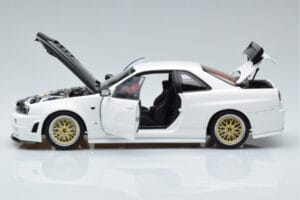 Nissan Skyline GT-R R34 Nismo Z-Tune ホワイト MotorHelix 1:18 M83407 メタル - 画像 4/11