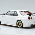 Nissan Skyline GT-R R34 Nismo Z-Tune ホワイト MotorHelix 1:18 - image 7 of 11