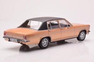 Opel Diplomat B ベージュメタリック MCG 1:18 MCG18335 メタル - 画像 2/6